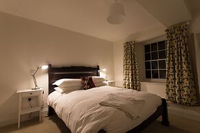 The Holford Arms - Campground