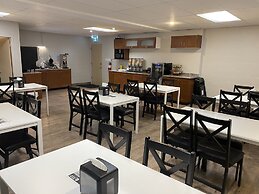 Dauphin Inn Express