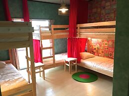 Guesthouse Ho Aloha - Hostel
