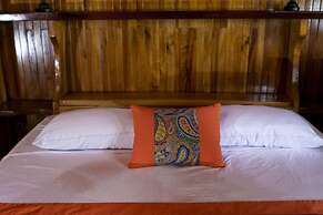 Hotel La Isla Inn