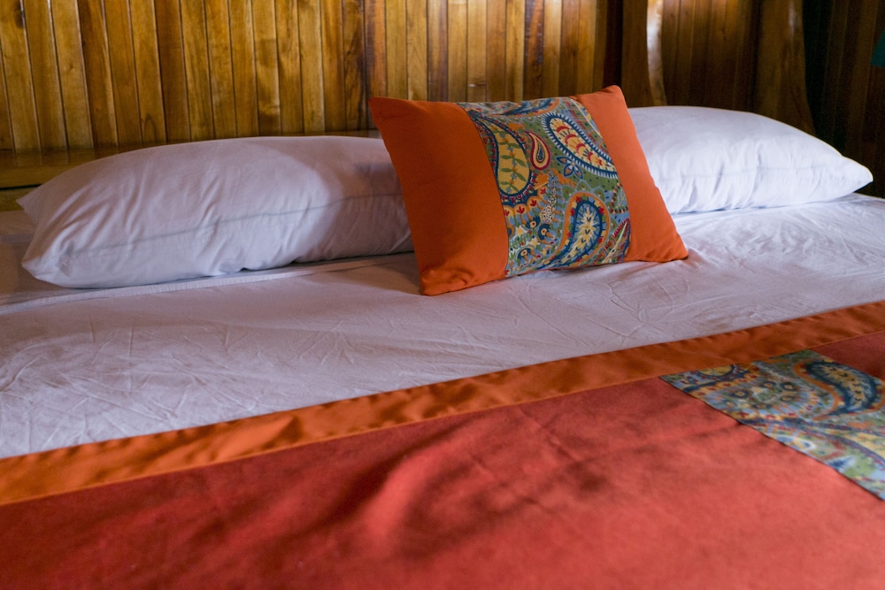 Hotel La Isla Inn
