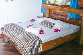Hotel La Isla Inn