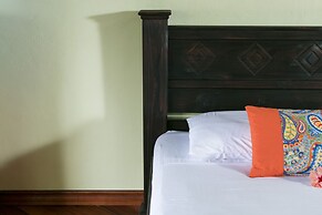 Hotel La Isla Inn