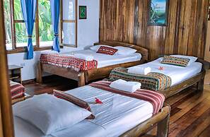 Hotel La Isla Inn