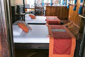 Hotel La Isla Inn