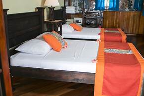 Hotel La Isla Inn