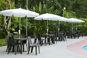Hotel La Isla Inn