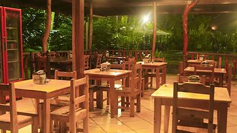 Hotel La Isla Inn