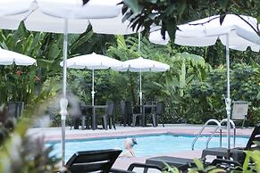 Hotel La Isla Inn