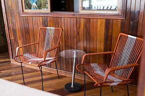 Hotel La Isla Inn