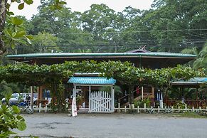 Hotel La Isla Inn