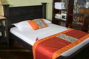 Hotel La Isla Inn