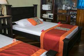 Hotel La Isla Inn