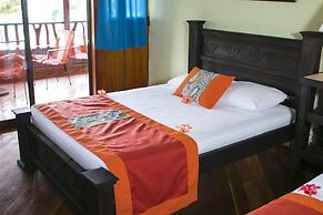 Hotel La Isla Inn