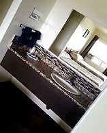 Side Trax Inn
