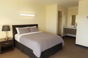 Side Trax Inn