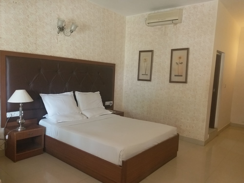 Jayamahal Palace Hotel