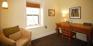 Frontenac Club Inn