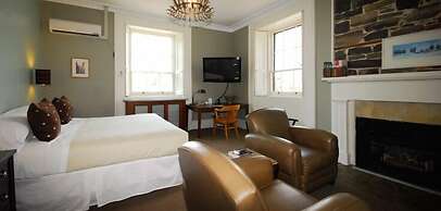 Frontenac Club Inn