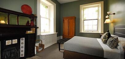 Frontenac Club Inn