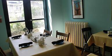 Frontenac Club Inn
