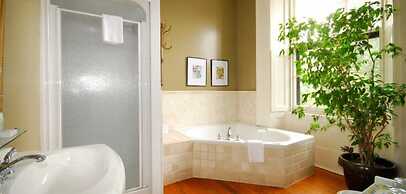 Frontenac Club Inn