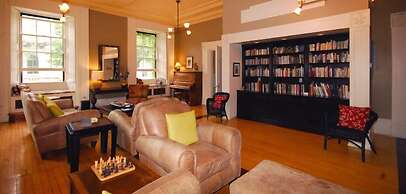 Frontenac Club Inn