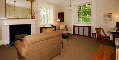 Frontenac Club Inn