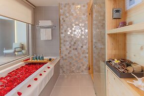Starcity Bayfront Nha Trang Hotel
