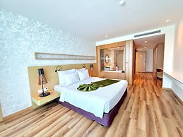 Starcity Bayfront Nha Trang Hotel