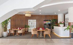 Starcity Bayfront Nha Trang Hotel