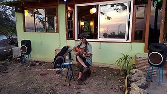 Banana Sunset Bar & Bungalows