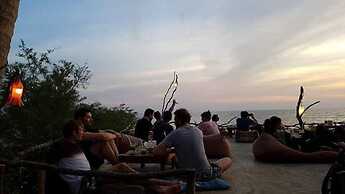 Banana Sunset Bar & Bungalows