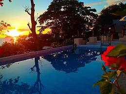 Banana Sunset Bar & Bungalows