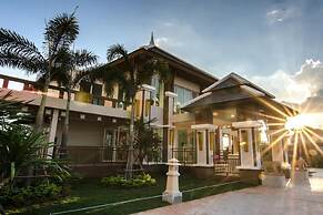 The Lake Hotel