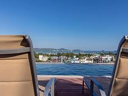 Dlux Condominium