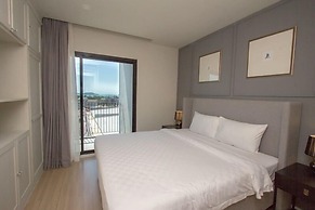 Dlux Condominium