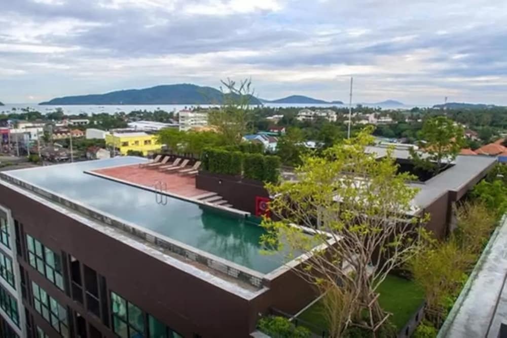 Dlux Condominium