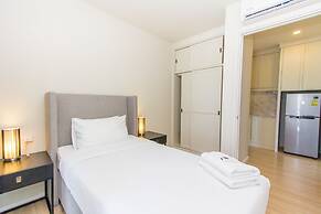 Dlux Condominium