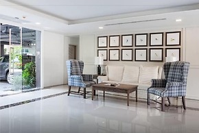 Dlux Condominium