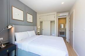 Dlux Condominium