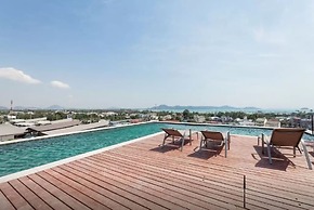Dlux Condominium