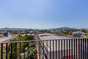 Dlux Condominium
