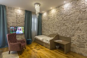 Tifani Luxury Rooms 2