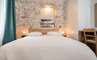 Tifani Luxury Rooms 2