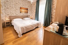 Tifani Luxury Rooms 2