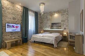Tifani Luxury Rooms 2