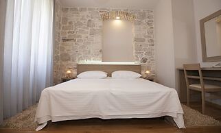 Tifani Luxury Rooms 2