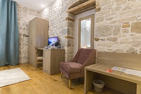 Tifani Luxury Rooms 2