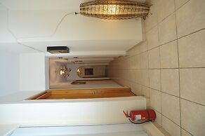 Hera Hotel